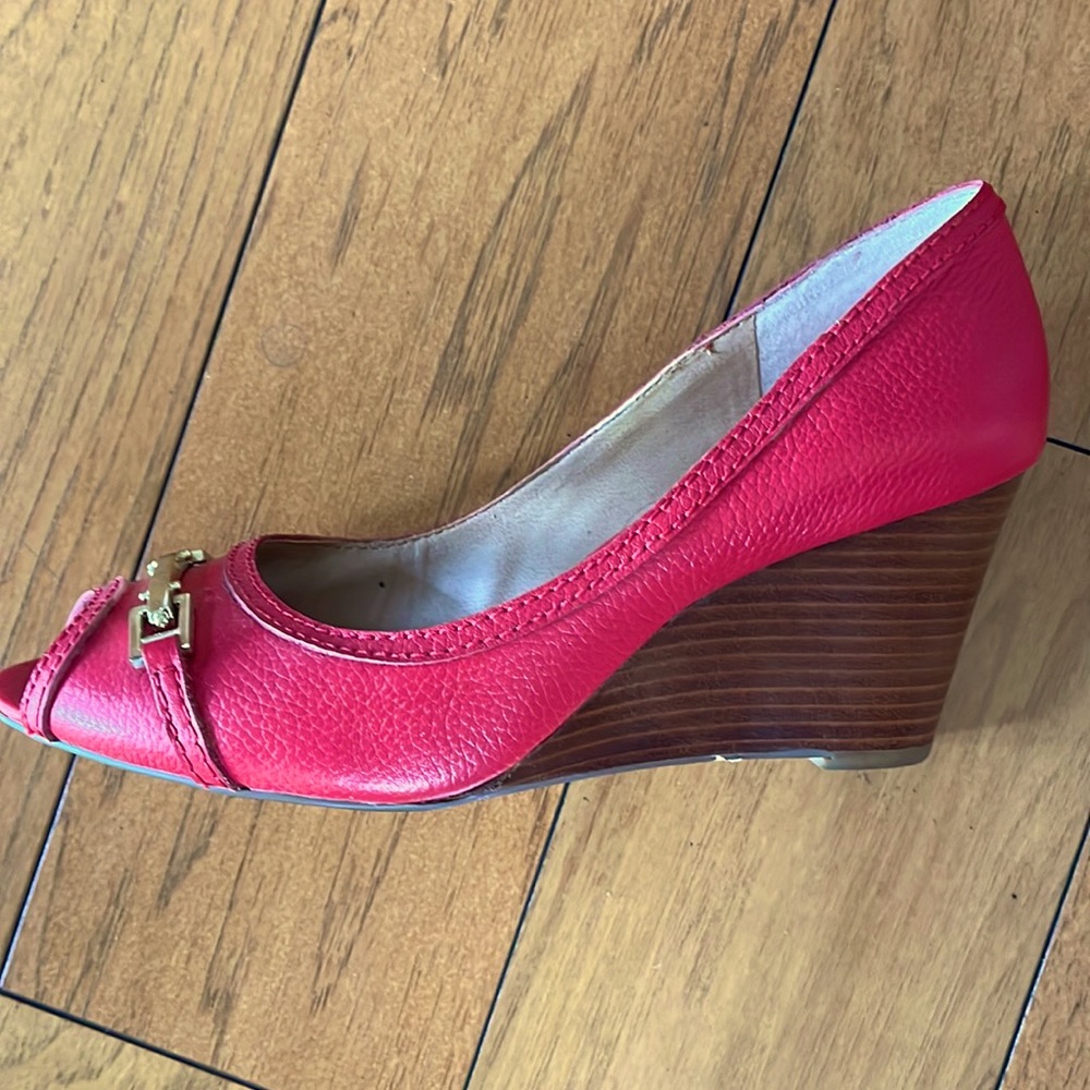 Red wedge shoes